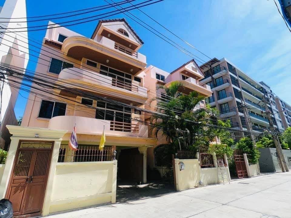 ให้เช่าบ้านเดี่ยว 4 ชั้น ทรงทาวโฮม สุขุมวิท 31 พร้อมพงษ์ ใกล้เอ็มโพเรียม