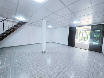 5ปีมีครั้ง ทาวน์เฮ้าส์ ประชาราษฏร์บำเพ็ญ10-20 MRTห้วยขวาง 600ม.  