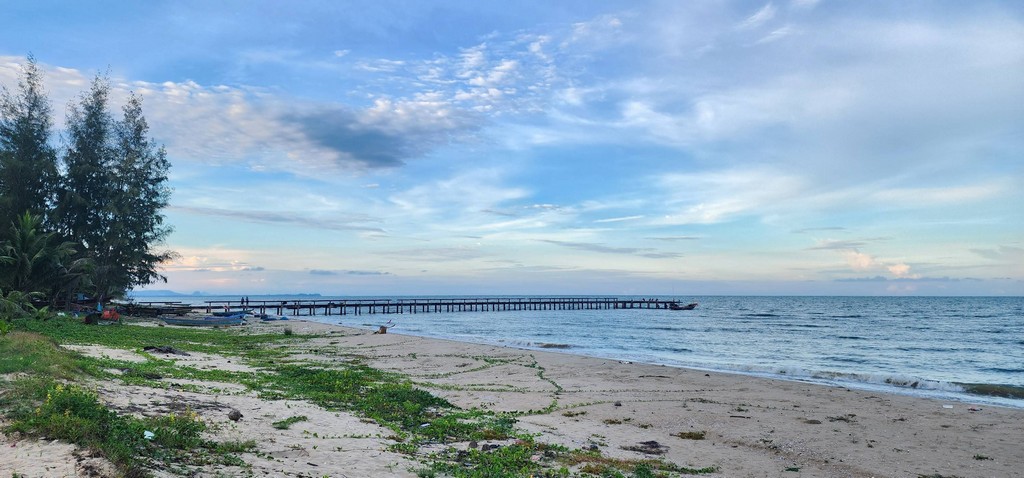 ขายที่ดินติดชายหาดพร้อมหาดทรายสวยๆ บ้านหนองบัว อ.ละเเม จ.ชุมพร  361 ตรว. ถูกสวยทำเลดี