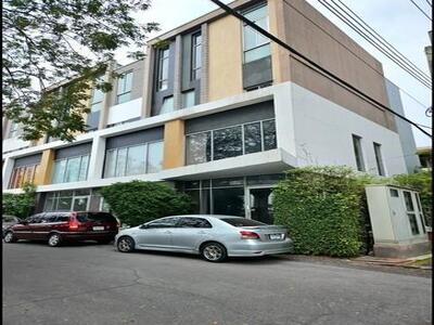 ขายทาวน์โฮม 3.5 ชั้น โครงการ Siamese Blossom @ Fashion ซ.รามอินทร