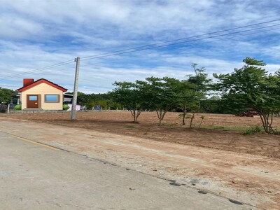 ขายที่ดินเปล่า โฉนด 1 ไร่  หลัง รพ.บัวใหญ่ โคราช 