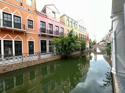 ขาย อาคารพาณิชย์ 3 ชั้น ที่เวนิชดีไอริส ตึกสีส้ม