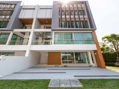 ขายโฮมออฟฟิศสไตล์ Modern 3.5 ชั้น ควอลิเทีย สุขุมวิท 62 ใกล้ BTSบ