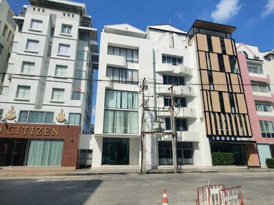 อาคารสำนักงาน 5 ชั้น 68 ตร.ว. 1200 ตร.ม. 160 ม.จาก MRT รัชดา