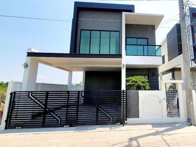 ให้เช่าบ้านเดี่ยว Tanaphol Property เมกกาบางนา ถนนบางนาตราด 