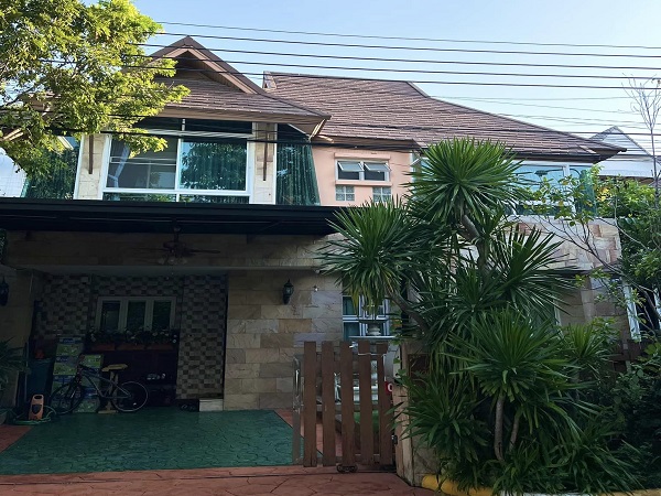 บ้านเดี่ยวสวยสวย70ตรว. 4นอน3น้ำจอดรถในบ้าน2คัน หน้าบ้าน3คัน ไม่มีปัญหาเรื่องที่จอดรถแน่นอนถนนเกษตรนวมิทร์ เลียบทางด่วน