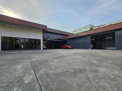 ให้เช่าบ้านพร้อมโกดัง มีสำนักงาน ที่พักคนงาน ถนนสวนผัก ตลิ่งชัน