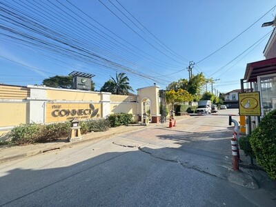 หมู่บ้านเดอะคอนเนค 8 ทาวน์เฮ้าส์รีโนเวทใหม่ ใกล้เมกะบางนา 