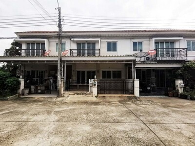 ขายทาวน์เฮ้าส์  หมู่บ้านเดอะวิลล่า รัตนาธิเบศร์ ซอย 19 ถนน ท่าอิฐ