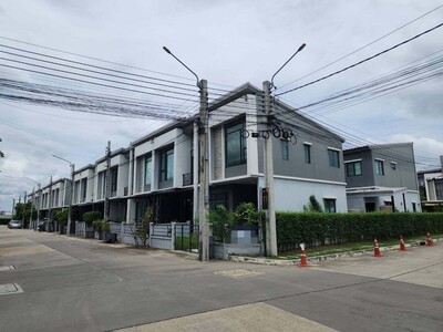 ขายทาวน์เฮ้าส์   หมู่บ้านพลีโน่ บางใหญ่ ซอยสองพี่น้อง ถนนคลองถนน 