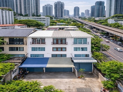 อาคาร 4 ชั้น  รพ.สมิติเวช สุขุมวิท 600 ม. BTS ทองหล่อ สุขุมวิท45