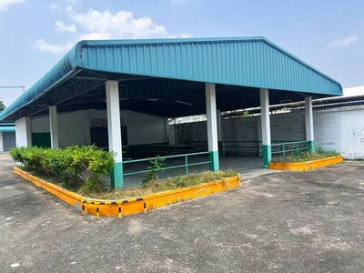 ขายที่ดินพร้อมสิ่งปลูกสร้างชลบุรีเนื้อที่ดิน   21  ไร่ 