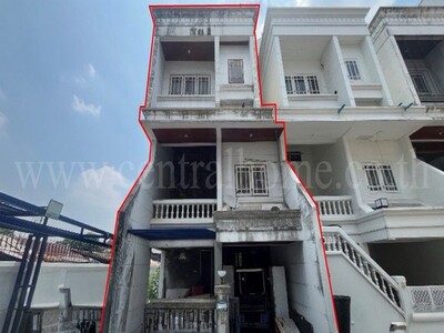 ทาวน์เฮ้าส์ 3 ชั้น ซอยงามวงศ์วาน 47 แปลงริม เหมาะลงทุนรีโนเวท