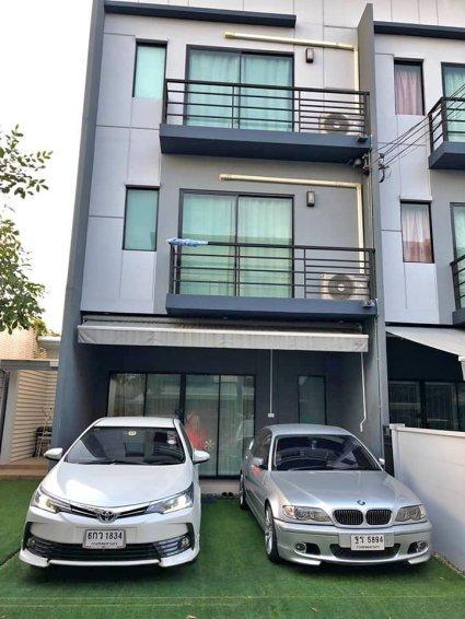 ให้เช่าทาวน์โฮม 3 ชั้น บ้านกลางเมืองพระรามเก้า-อ่อนนุชพร้อมอยู่
