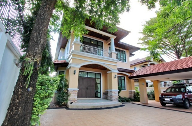 ให้เช่าบ้านเดี่ยว2ชั้น  เอกมัยซอย10 สุขุมวิท63 เนื้อที่ 97 ตรว พื้นที่ใช้สอย 250 ตรม 