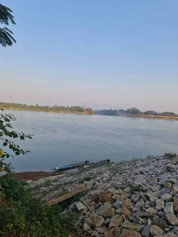 ทรัพย์มีค่าภูมิใจผู้ซื้อผู้หาราคาโดนๆ  ขายอสังหาริมทรัพย์ ขายที่ติดแม่น้ำโขง ต.กุดบง อ.โพนพิสัย จ.หนองคาย หน้าติดถนนโยธาธิการ  หลังติดแม่น้ำโขง ไร่ละ 2ล้านบาท โทร 096-882-1857