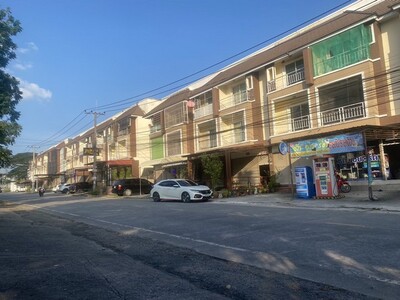 ขาย อาคารพาณิชย์ 3 ชั้น หมู่บ้านมณีรินทร์เพลส 2  26 ตร.ว.  3 นอน 