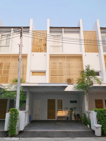ขายทาวน์โฮม 3 ชั้น ในโครงการ Monotown 2 พิกัด สุเทพ อ.เมือง จ.เชียงใหม่  ราคา 4.6 ล้านบาท