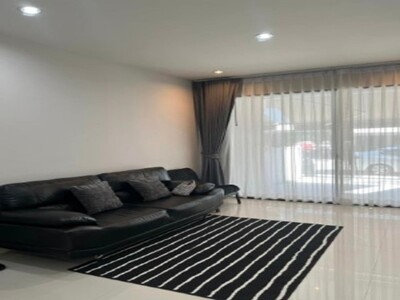 ให้เช่าบ้านกลางเมืองกรุงเทพกรีฑา2นอน3น้ำตกแต่งสวยเฟอร์ฯครบเช่า350