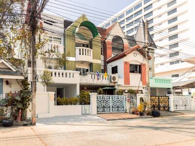 ขายทาวน์เฮ้าส์ 3 ชั้น ใจกลางเมืองเชียงใหม่  ทำเลทอง ใกล้ถนนท่าแพ 