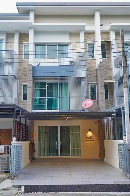  เลียบด่วน  รามอินทรา รร.นานาชาติ Niva Central East  Ville ให้เช่าทาวน์โฮมหรู5ดาว เฟอร์ครบ 3ชั้น
