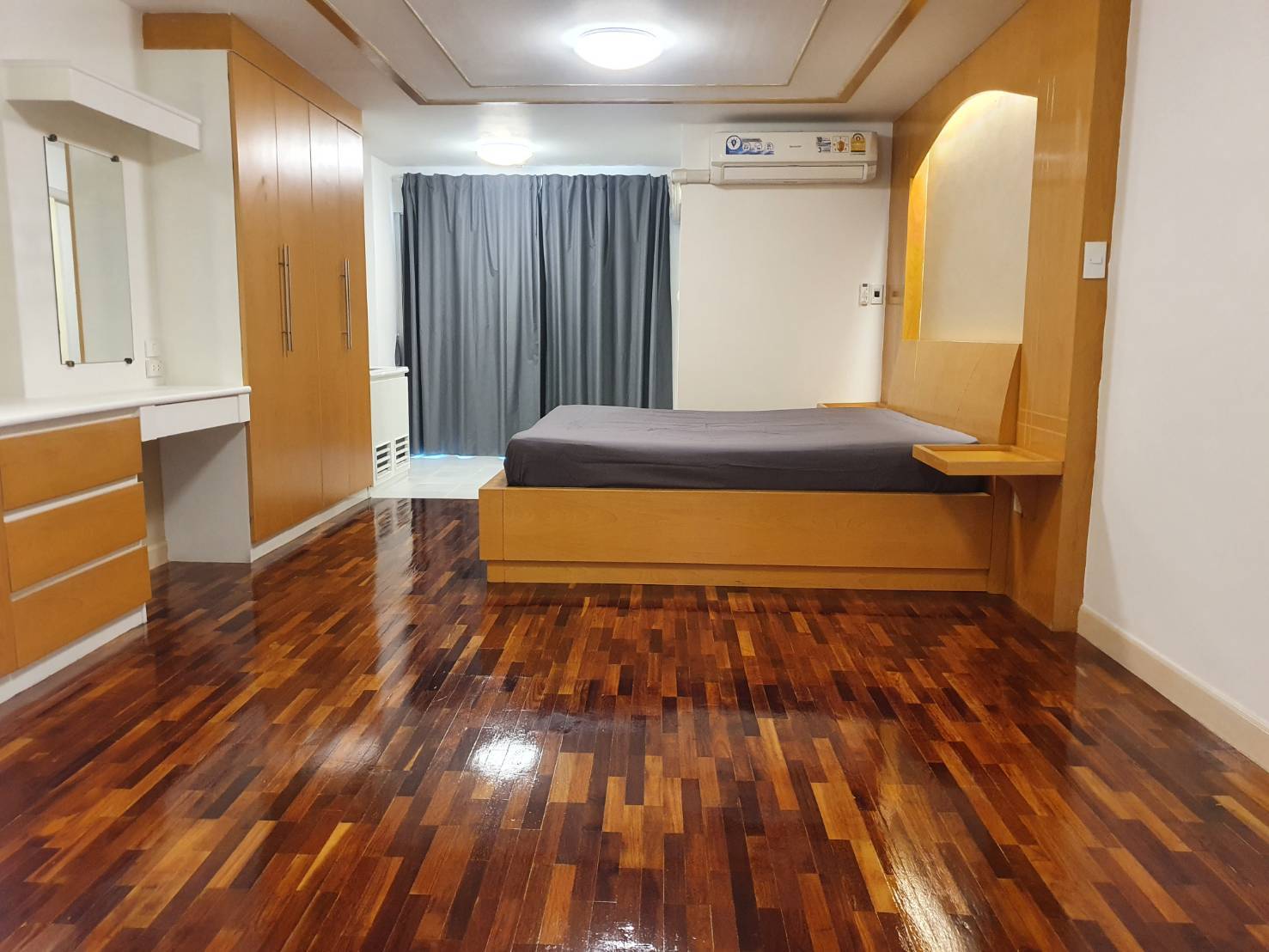 ขายคอนโด เอกสิน ทาวเวอร์ ห้องทำใหม่ ตกแต่งสวย เฟอร์นิเจอร์ครบพร้อมอยู่ (เจ้าของขายเอง)