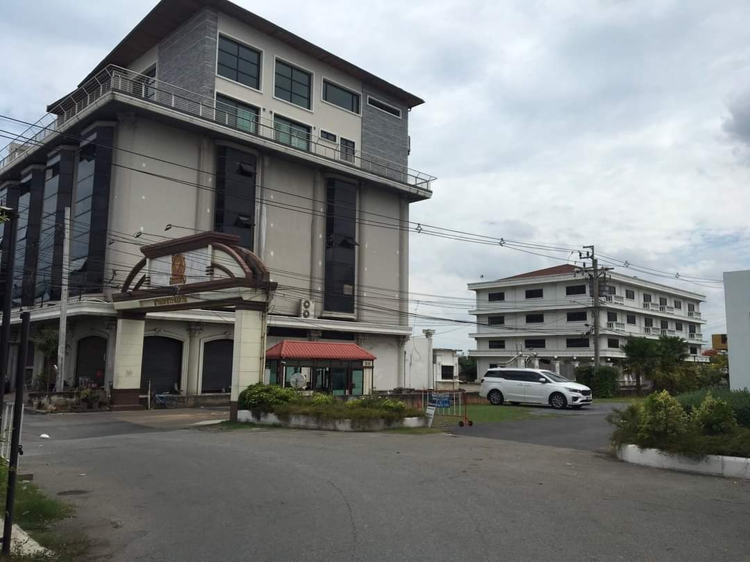  ขายที่ดินพร้อมอาคารสำนักงาน ทำเลดี ติดถนนใหญ่กาญจนาภิเษก เขตบางบอน กทม.  