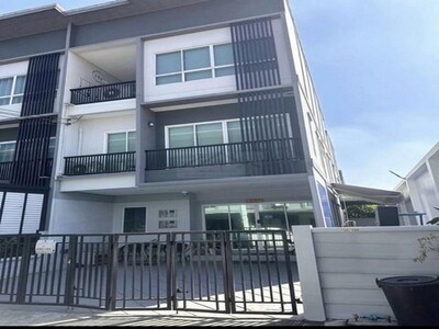 ให้เช่าทาวน์โฮม 3 ชั้น โครงการ สัมมากร อเวนิว รามอินทรา-วงแหวน 
