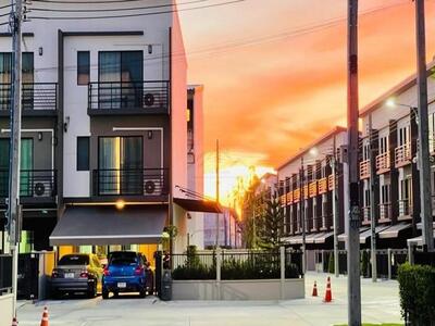ขายทาวน์โฮม 3 ชั้น บ้านกลางเมือง ศรีนครินทร์-อ่อนนุช ซ.อ่อนนุช 70