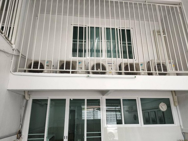 รหัสC5768 ให้เช่าทาวน์โฮม 2ชั้น รีโนเวทใหม่ ถนนเจริญราษฎร์ พระราม3 ใกล้สีลม สาทร