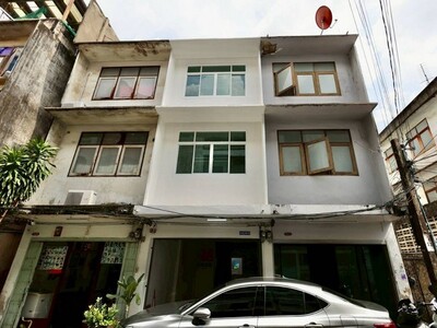 ให้เช่าทาวเฮ้าส์ พร้อมดาดฟ้า รีโนเวทใหม่ทั้งหลัง อยู่ในซอยสาทร 11