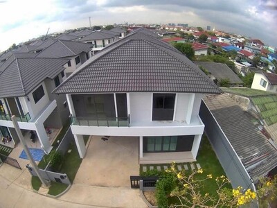 4 ห้องนอน 5 ห้องน้ำ  บ้านเซนโทร วิภาวดี บ้านตกแต่งสวยพร้อมอ