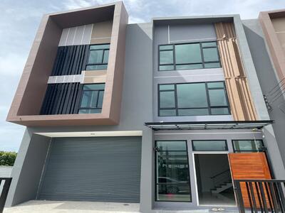 ขายโกดังพร้อมออฟฟิศ 3 ชั้นหลังมุม 74 ตรว ย่านบางใหญ่ ซอยกันตนา