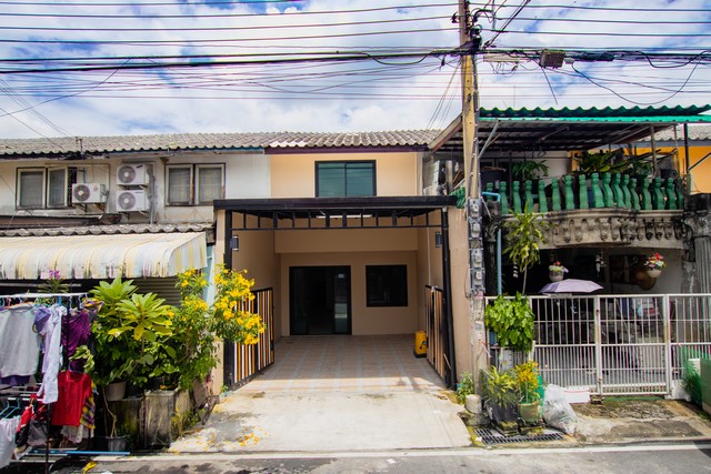 	หมู่บ้านรัตนาธิเบศร์ (ติดเซ็นทรัลเวสเกต)บ้านรีโนเวท ติดรถไฟฟ้า ราคาเบาๆ  