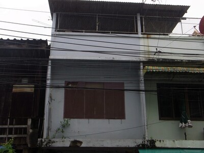 ตึกแถว 3  ชั้น  ริมถนนซอยเพชรเกษม58  เดินทางสะดวก 