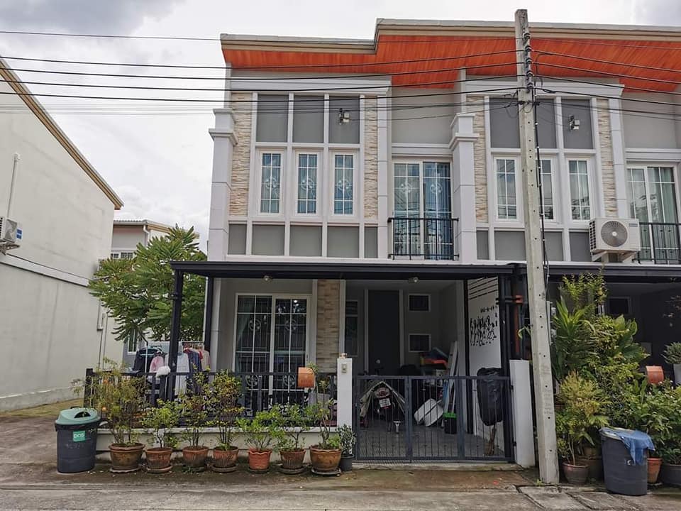 ทาวน์โฮม โกลเด้น ทาวน์ วงศ์สว่าง-รัชดา Golden Town Wongsawang-Ratchada