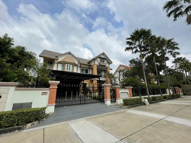 ขาย บ้านเดี่ยว  คิวเฮ้าส์ อเวนิว พระราม 5 Q.HOUSE AVENUE    นครอินทร์ขนาดที่ดิน 167 ตารางวา  พื้นที่ใช้สอยราว 450 ตารางเมตร 