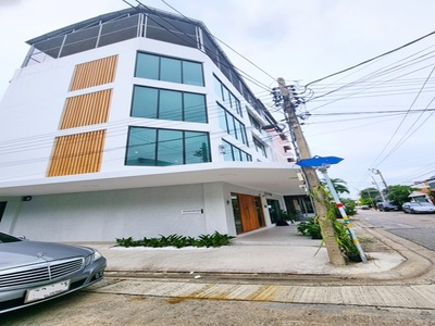 MRT ห้วยขวาง 699ม.รัชดา  เซ็นทรัล พระราม 9 4.2 กม. อาคารออฟฟิศ 5 