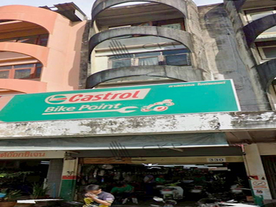 อาคารพาณิชย์ 4 ชั้น มีผู้เช่าอยู่ ริมถนนแฮปปี้แลนด์สาย 2 มีคนสัญจ