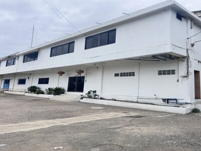 ยาว70เมตรสูง12เมตรมีออฟฟิศสองชั้น