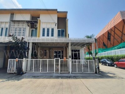 ลดราคา ทาวน์โฮม โกลเด้น อเวนิว แจ้งวัฒนะ - ติวานนท์ หลังมุม 