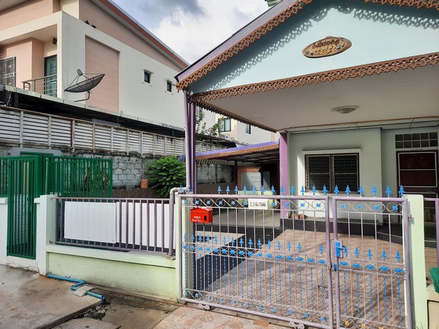 ให้เช่า ทาวน์เฮ้าส์ หลังมุม รีโนเวทใหม่ บ้านกล้วย-ไทรน้อย  บางบัวทอง 5,500 บาท