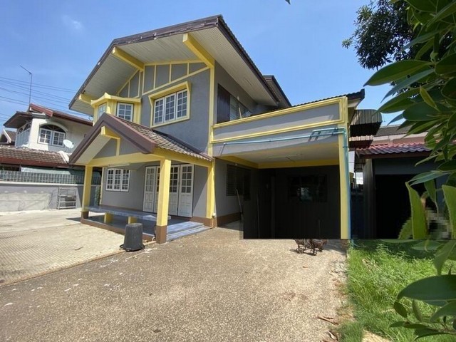 C3305 ให้เช่าบ้านเดี่ยว 2 ชั้น หลังมุม ย่านลาดพร้าว-วังหิน โชคชัย4 จอดรถได้หลายคัน