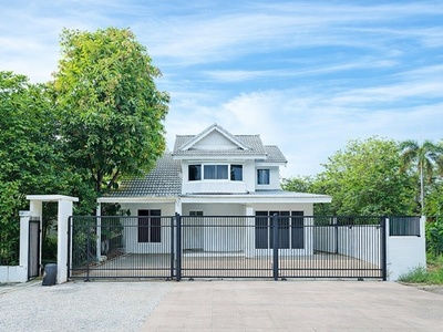 หัวมุม รามคำแหง 110-112 MRT สัมมากร 200 ม.ให้เช่าเดี่ยว 2 ชั้น