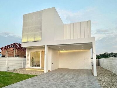 ขาย 3.98 ล้าน สารภี บ้านสร้างใหม่ สไตล์โมเดิร์นมินิมอล 1 หลังสุดท