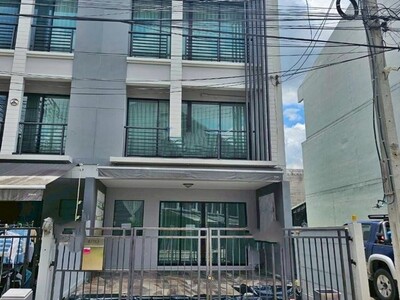 ขาย ทาวน์เฮ้าส์ 3 ชั้น บ้านกลางเมือง งามวงศ์วาน หลักสี่ กรุงเทพ