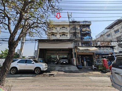 ขายอาคารพาณิชย์ 4.5 ชั้น 50 ตร.ว. ติดถนนใหญ่เพชรเกษม 97/1 อ้อมน้อ