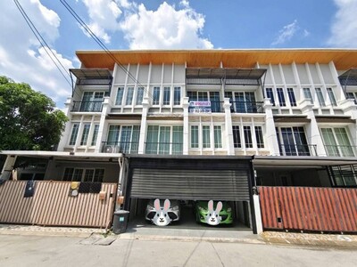 ทาวน์โฮม 3 ชั้น หลุดมาแค่ 1 หลังเท่านััน โกลเด้นทาวน์2 ปิ่นเกล้า