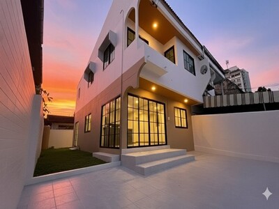 ขายบ้าน ลาซาล บางนา 45 ตารางวา ใหม่ พร้อมอยู่ ทำเลดี ราคาพิเศษ