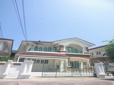 ให้เช่าบ้านเดี่ยว 220 ตร.ม. 4 ห้องนอน ถนนศรีนครินทร์ 51 ใกล้ซีคอน